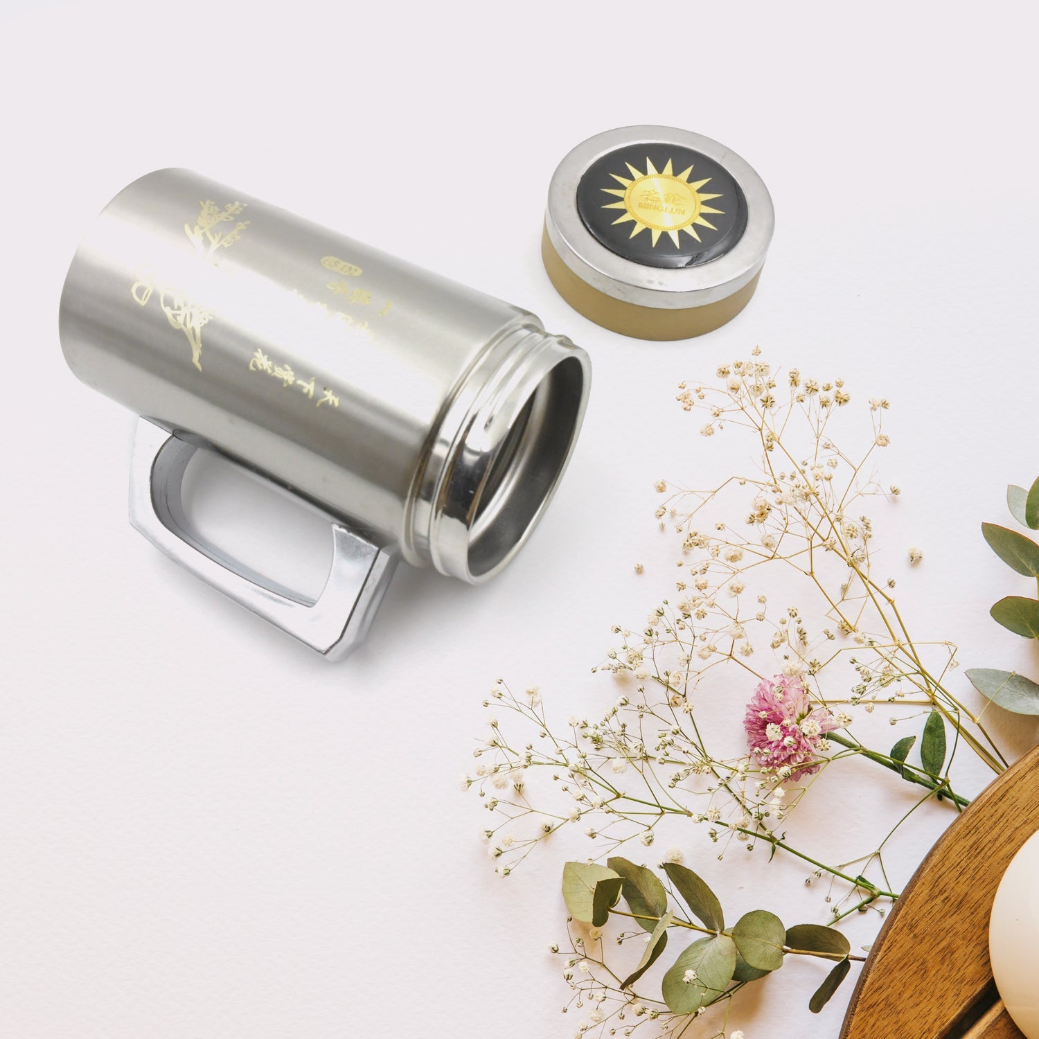 Compact thermos bottle for office, school, and travel use Compact thermos bottle for office, school, and travel use